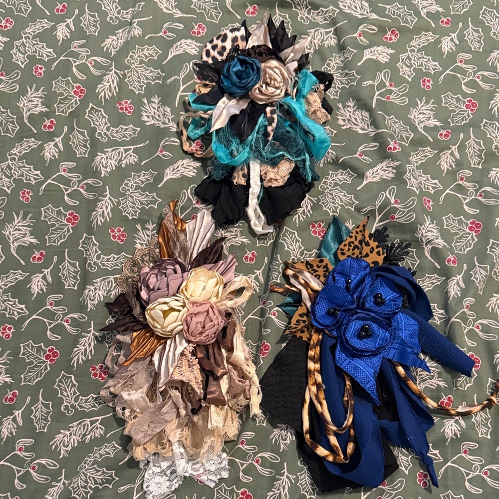 Elegant flower pin bundle
